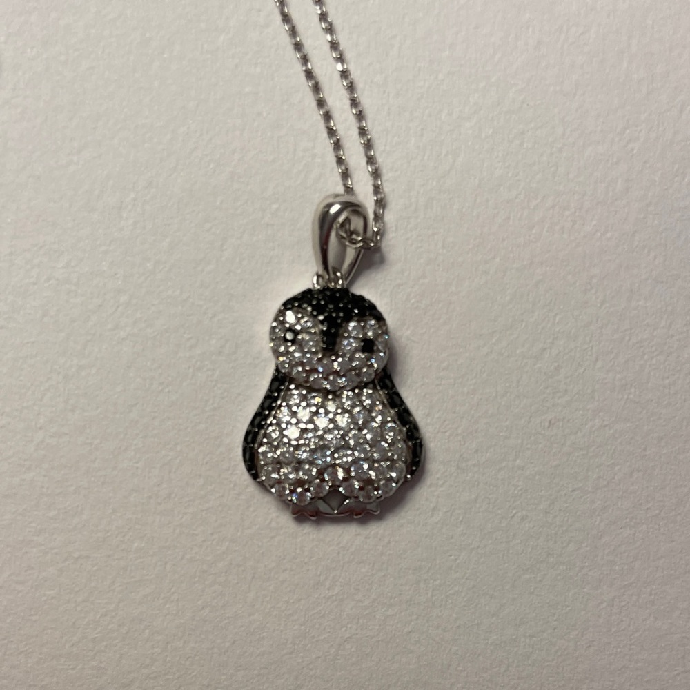 BNWT Charmed Aroma Penguin Necklace